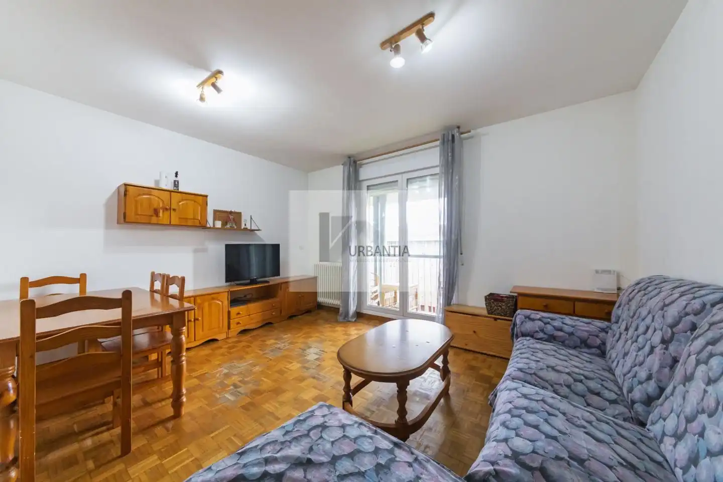 Living room of Flat for sale in  Pamplona / Iruña  with Heating, Parquet flooring and Terrace