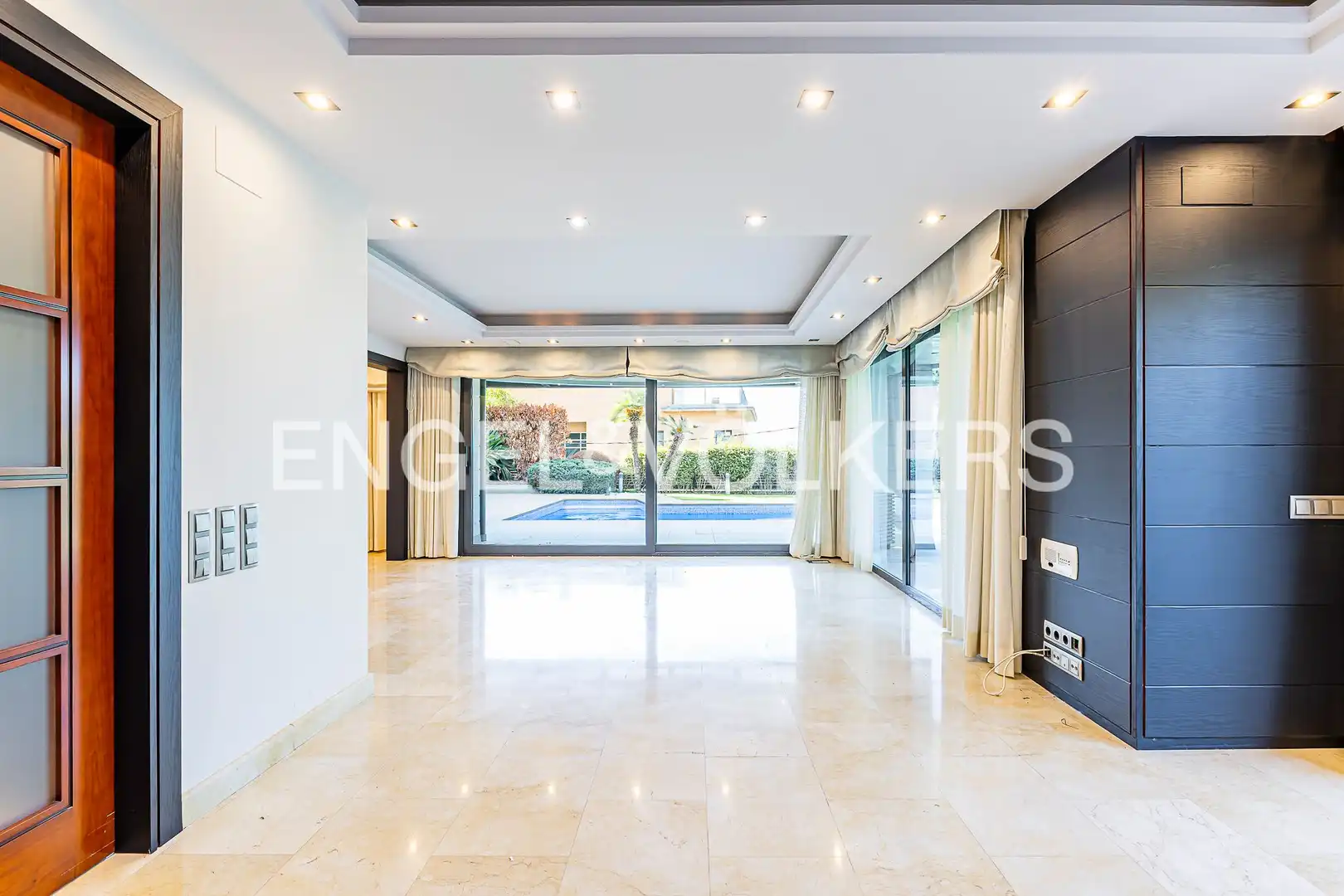Living room of Houses for sale in Esplugues de Llobregat  with Air Conditioner, Heating and Private garden