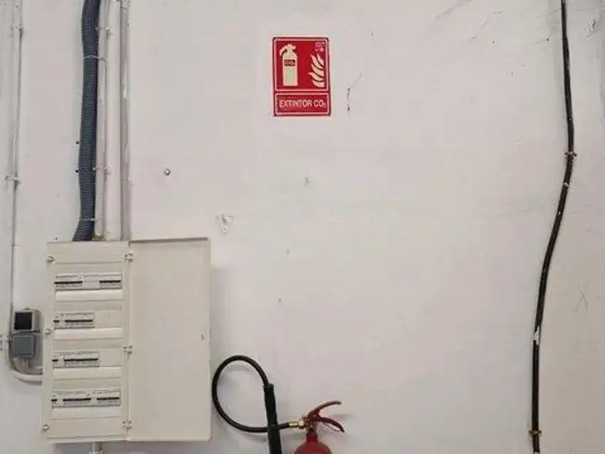 Parkplatz von Fabrikhallen zum Verkauf in Aldaia, Valencia