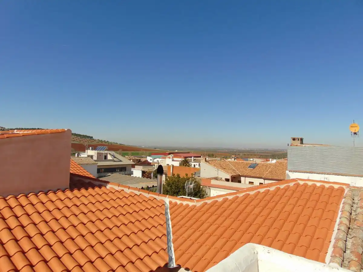 Vista exterior de Casa o chalet en venta en San Carlos del Valle con Calefacción, Terraza y Trastero