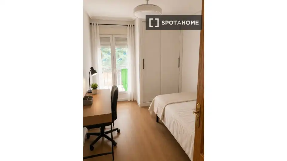 Dormitori de Apartament per a compartir en Alicante / Alacant amb Aire condicionat, Terrassa i Moblat