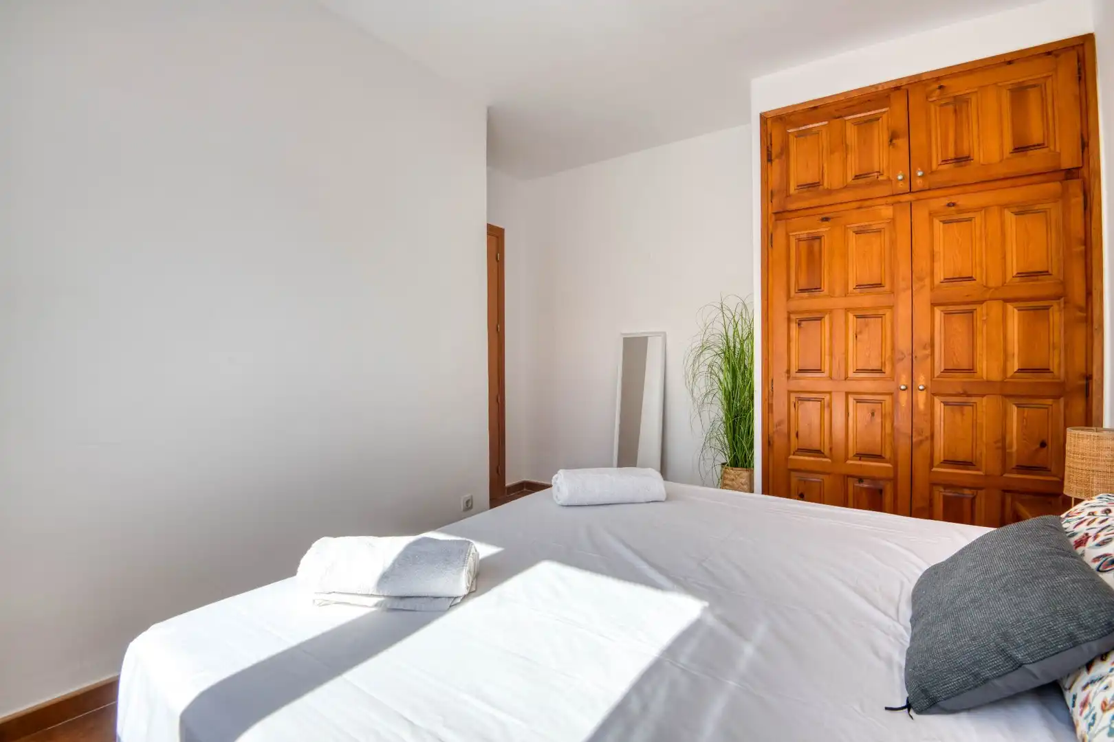 Schlafzimmer von Wohnungen zum Verkauf in L'Escala mit Terrasse und Möbliert