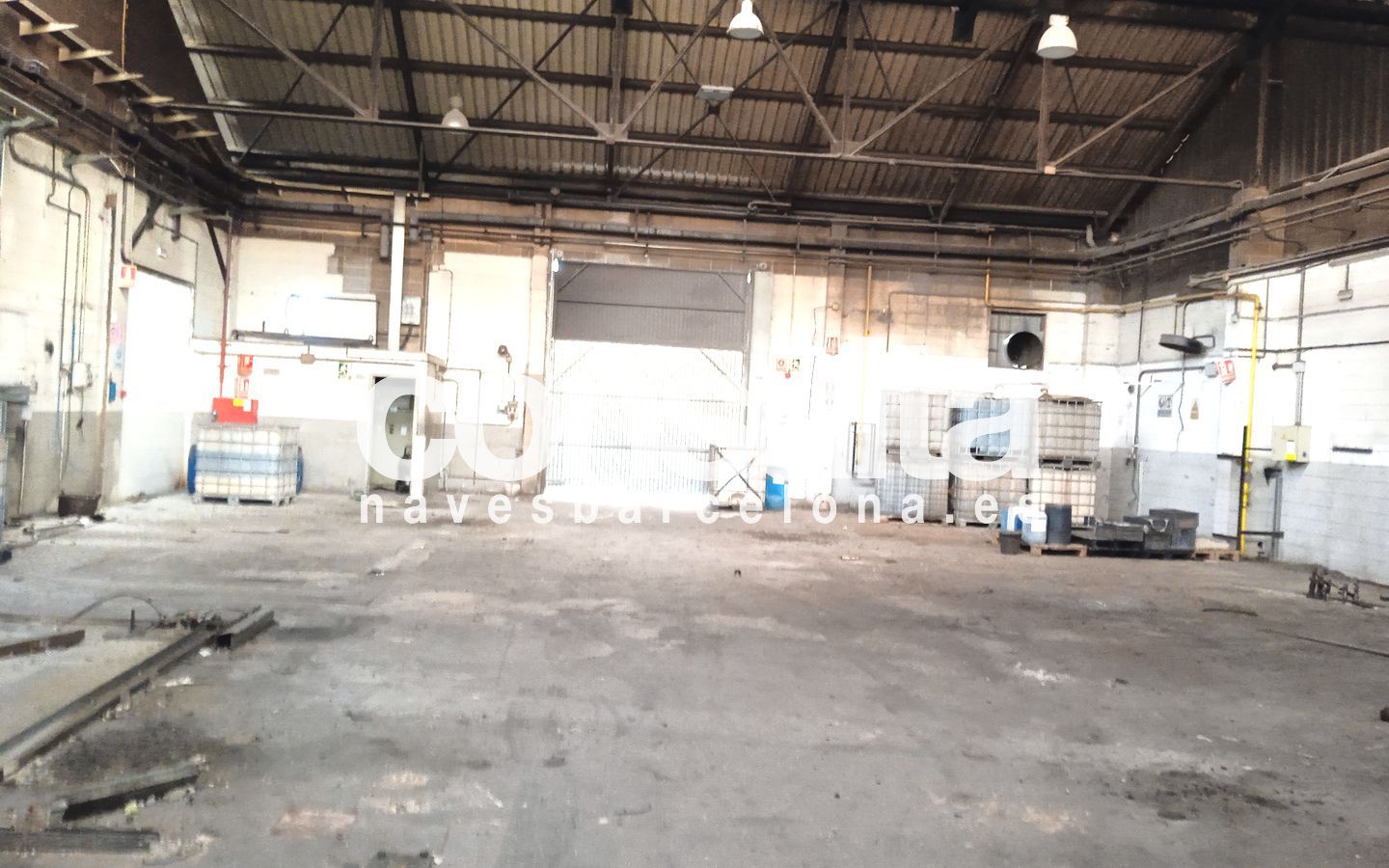 Vista exterior de Nau industrial en venda en Sant Cugat del Vallès