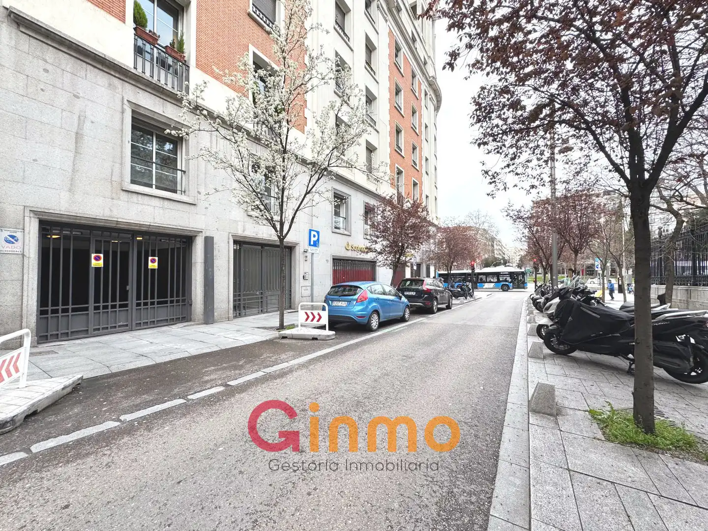 Exterior view of Garage for sale in Madrid  with Alarm