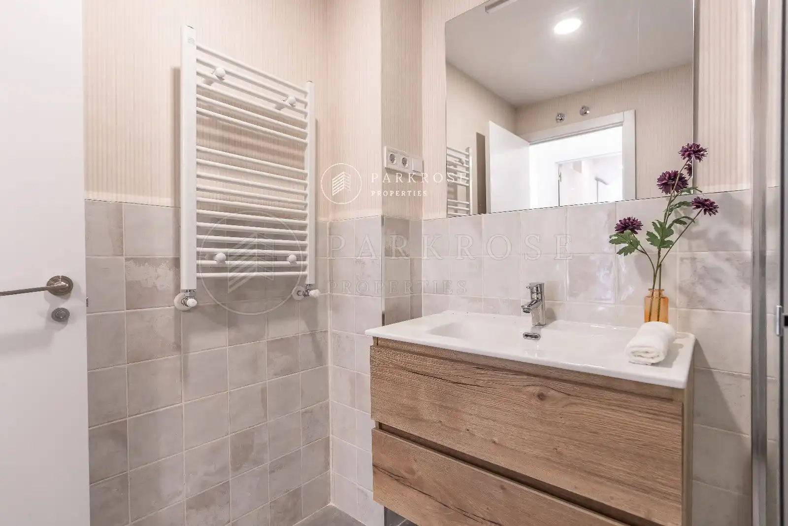Bathroom of Flat for sale in Madrid  with Air Conditioner, Heating and Terrace