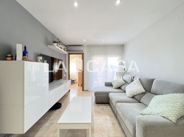 Piso con balcón en venta en Carrer de Tortosa