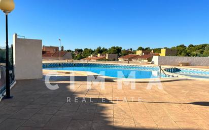 Piscina de Casa adosada en venda en La Nucia amb Aire condicionat, Jardí privat i Terrassa