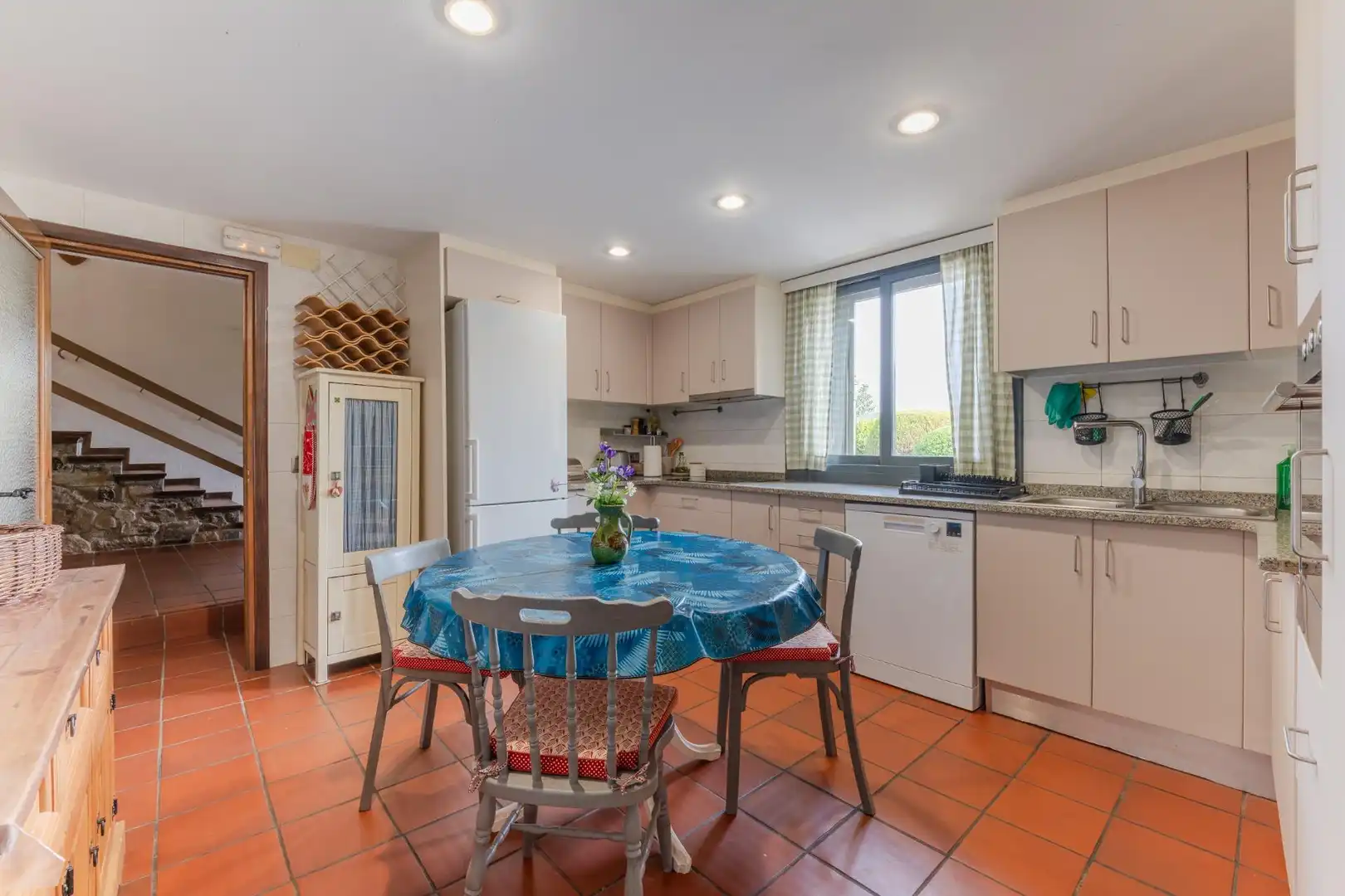 Cocina de Finca rústica en venta en Bescanó con Calefacción, Jardín privado y Trastero