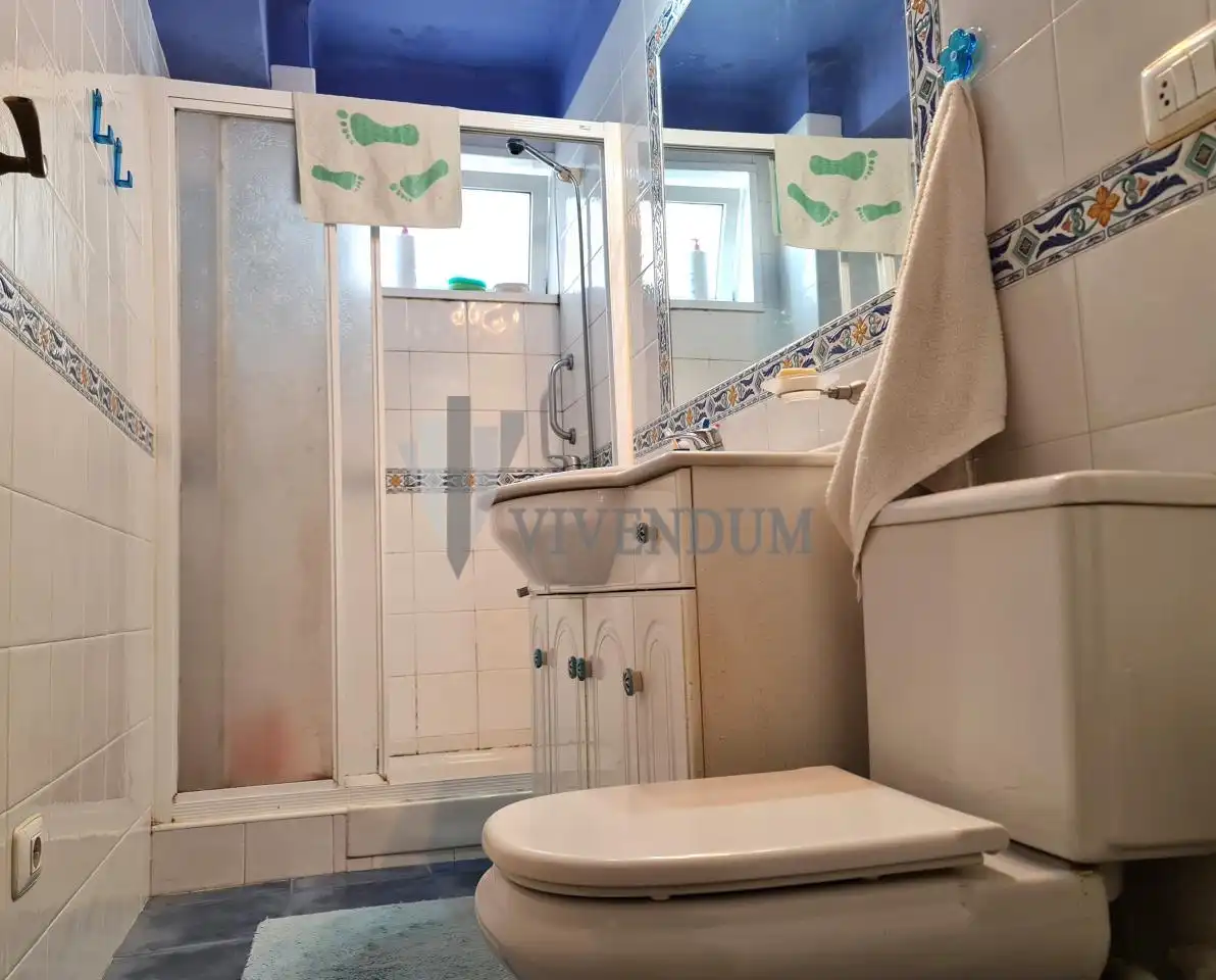 Baño de Piso en venta en Vigo  con Calefacción, Terraza y Trastero