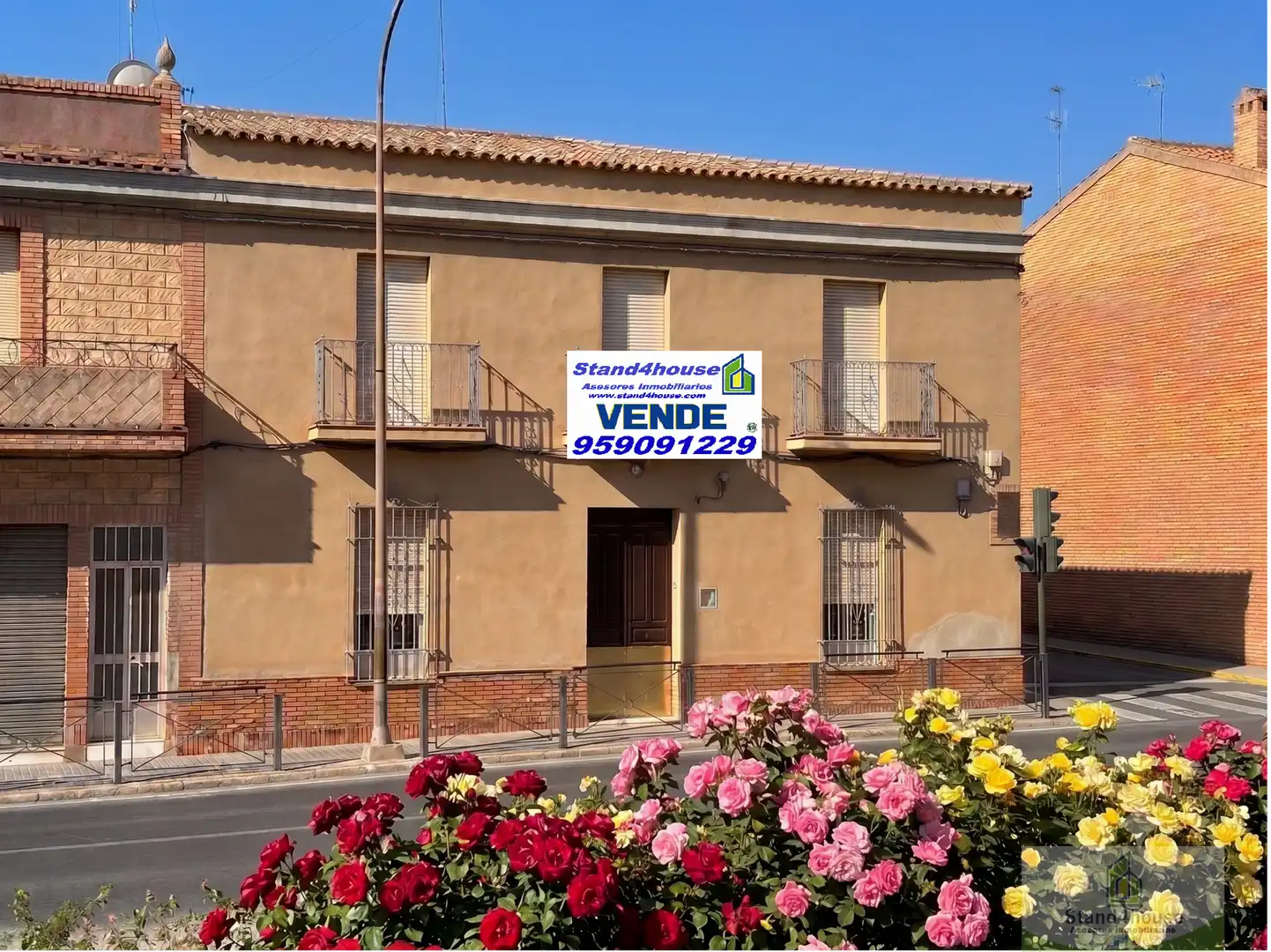 Vista exterior de Casa adosada en venda en Niebla amb Calefacció, Terrassa i Traster