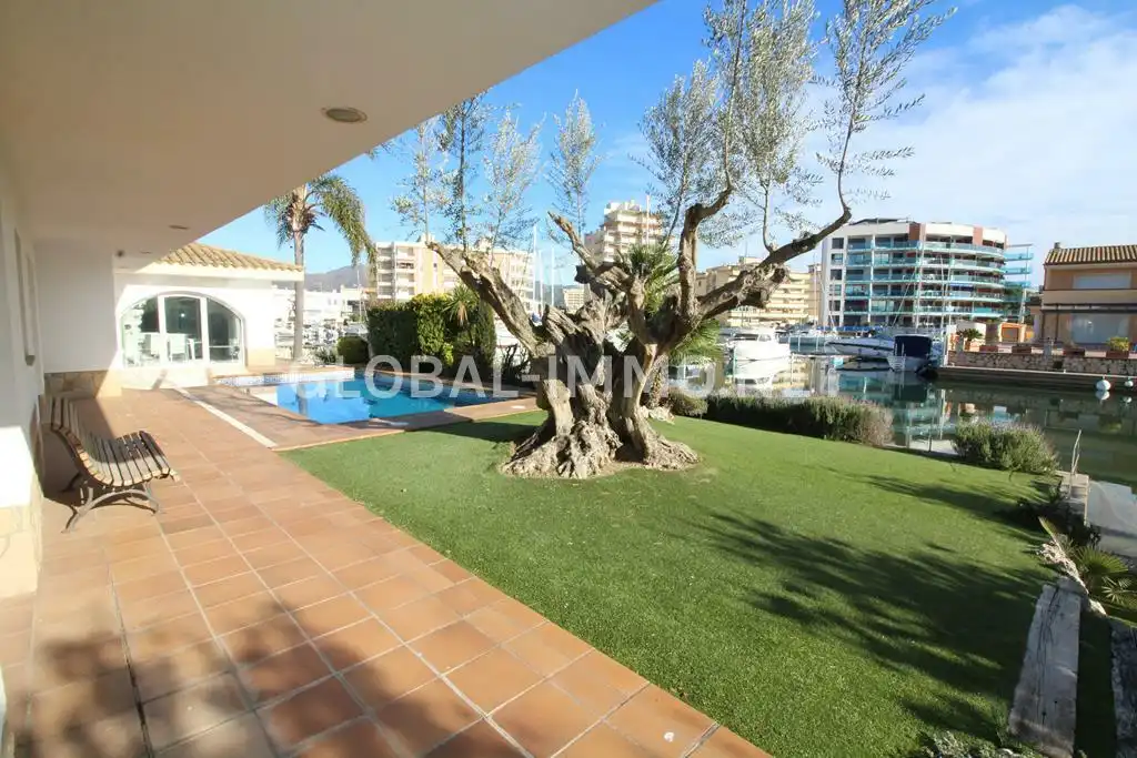 Jardín de Casa o chalet en venta en Roses con Aire acondicionado, Calefacción y Jardín privado