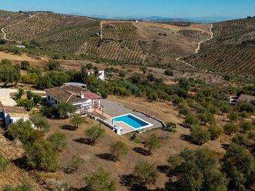 Casa rústica amb piscina en venda a Tolox