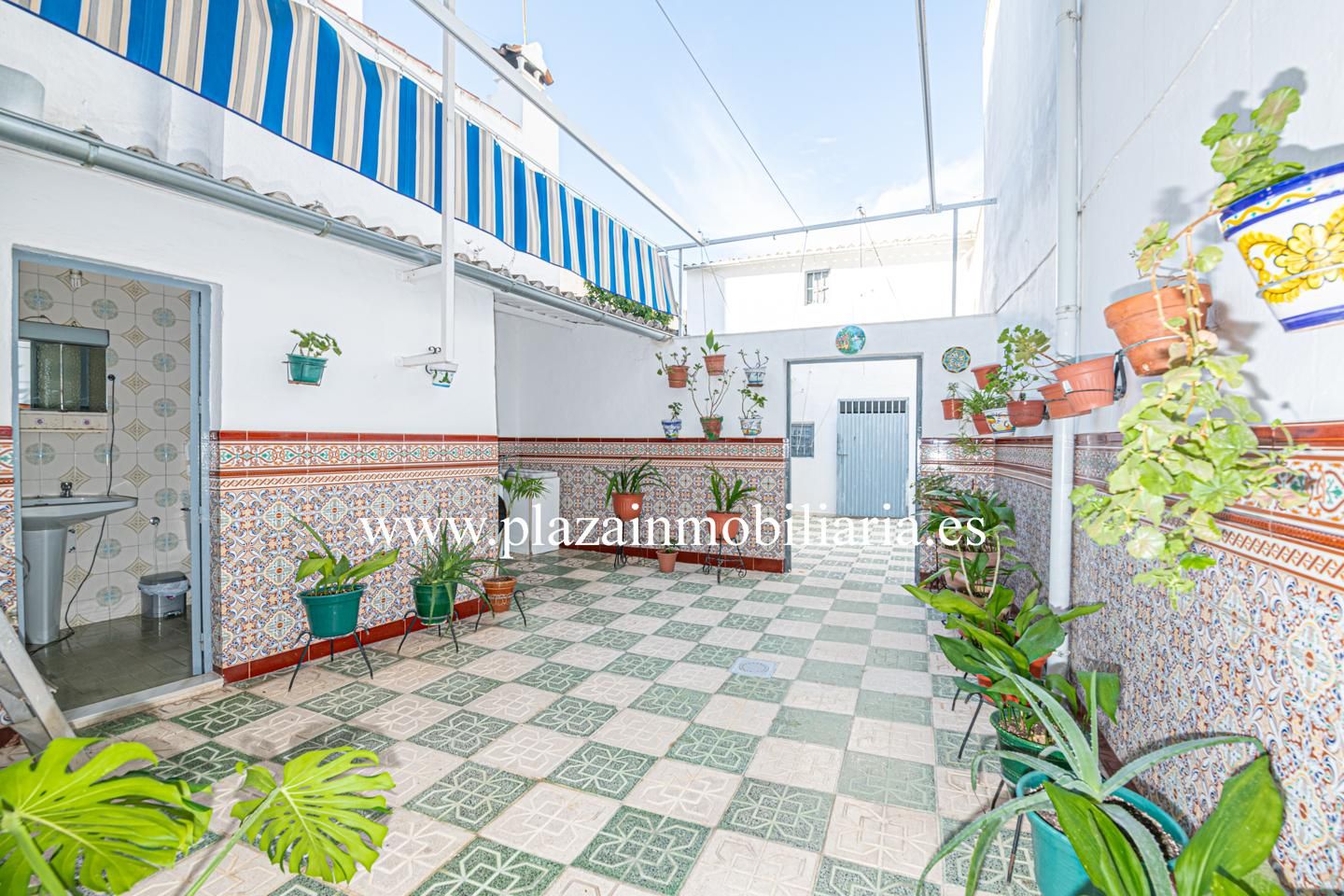 Vista exterior de Casa o xalet en venda en Lucena amb Traster