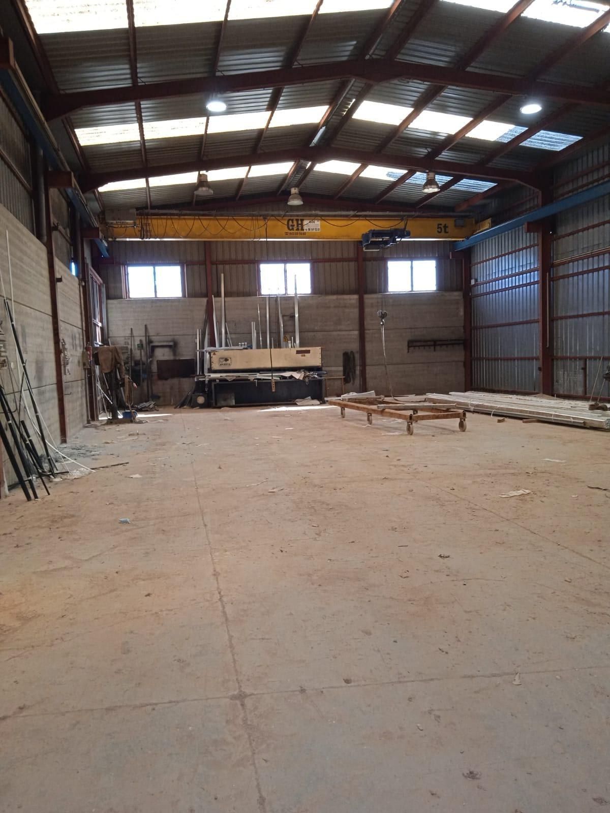 Industrial buildings to rent in Chiva
