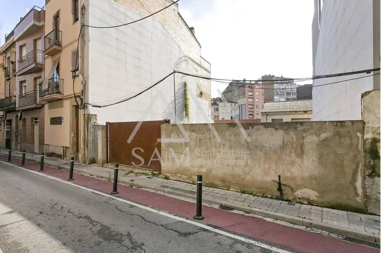 Lands and plots for sale in Centre - Passeig i Rodalies