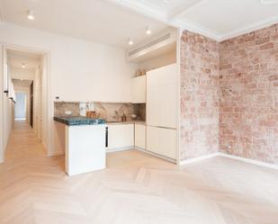 Cuina de Apartament en venda en  Barcelona Capital amb Parquet, Terrassa i Balcó