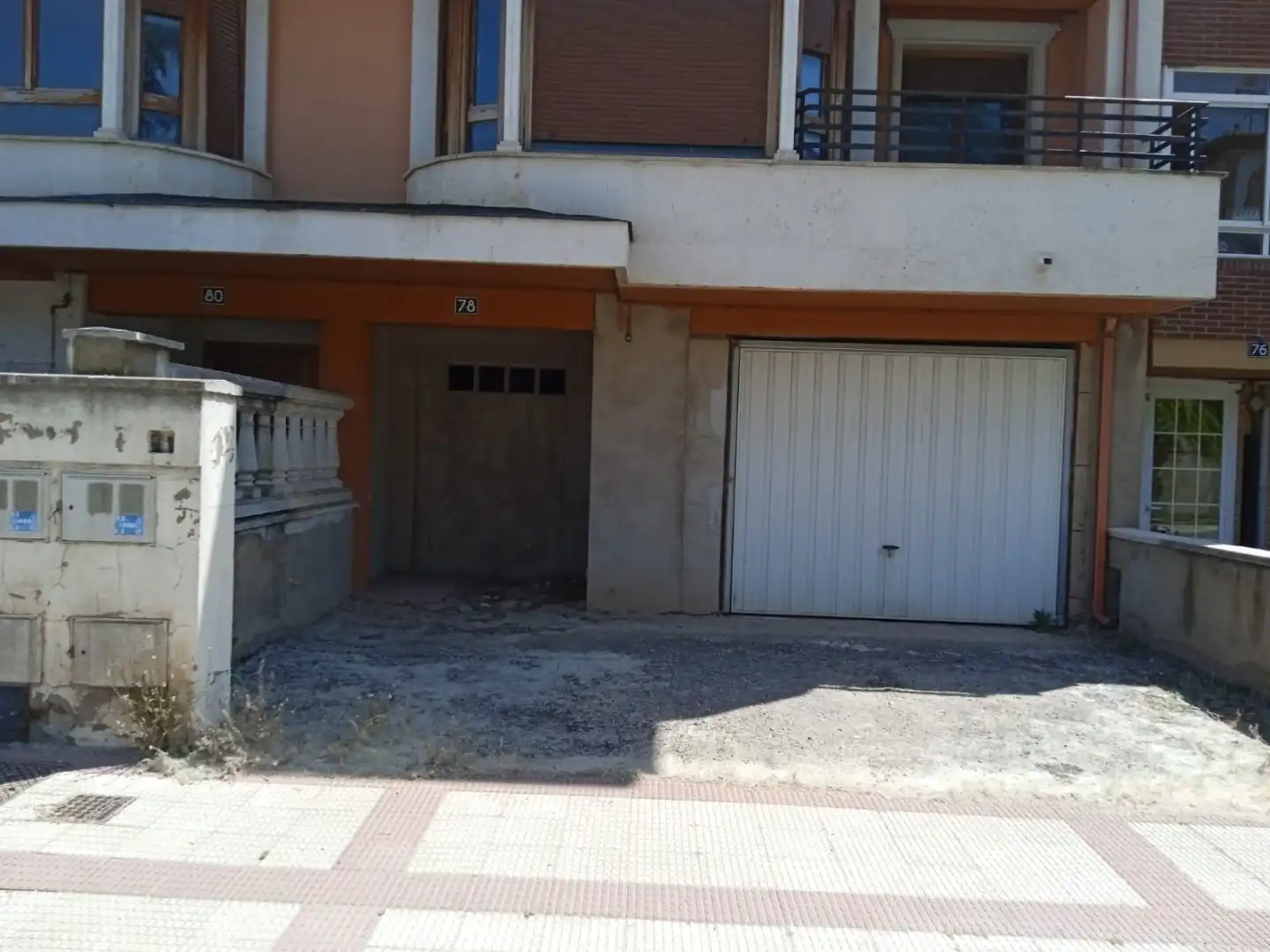 Chalet con jardín en venta en Avenida Reyes Católicos, imagen 2