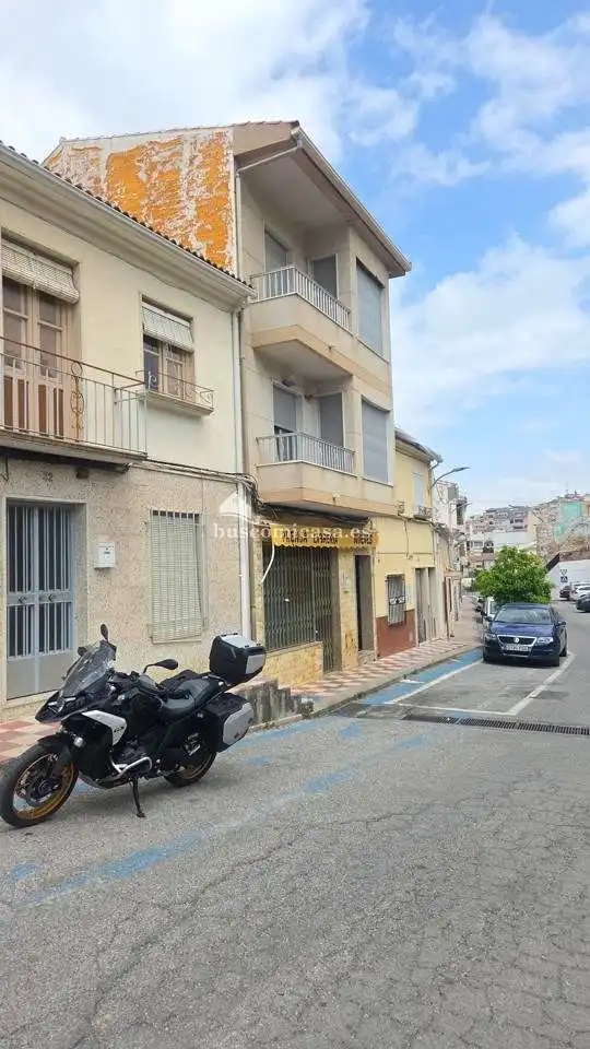 Vista exterior de Casa adosada en venta en Castillo de Locubín con Balcón