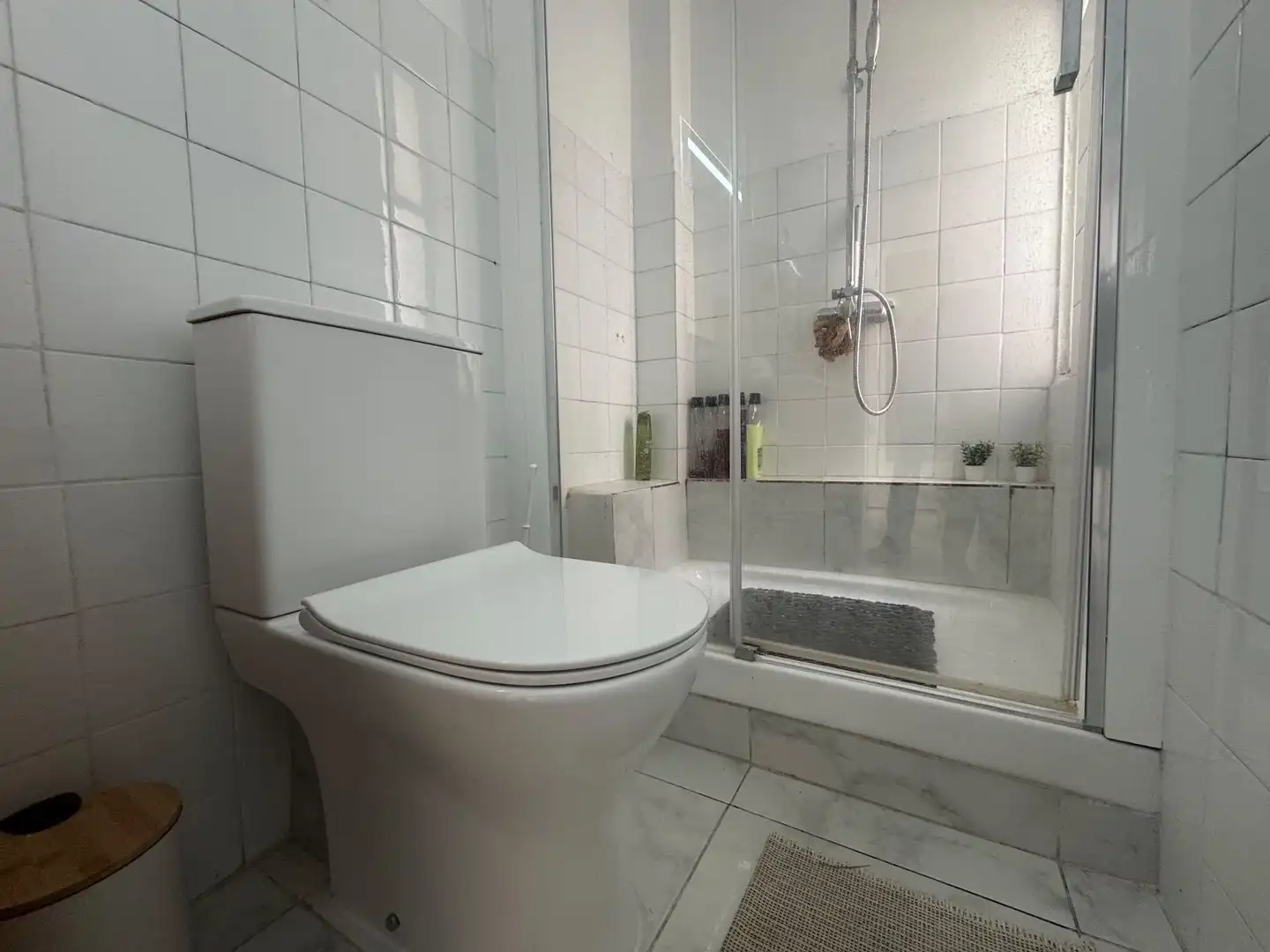 Baño de Piso en venta en Salt con Calefacción