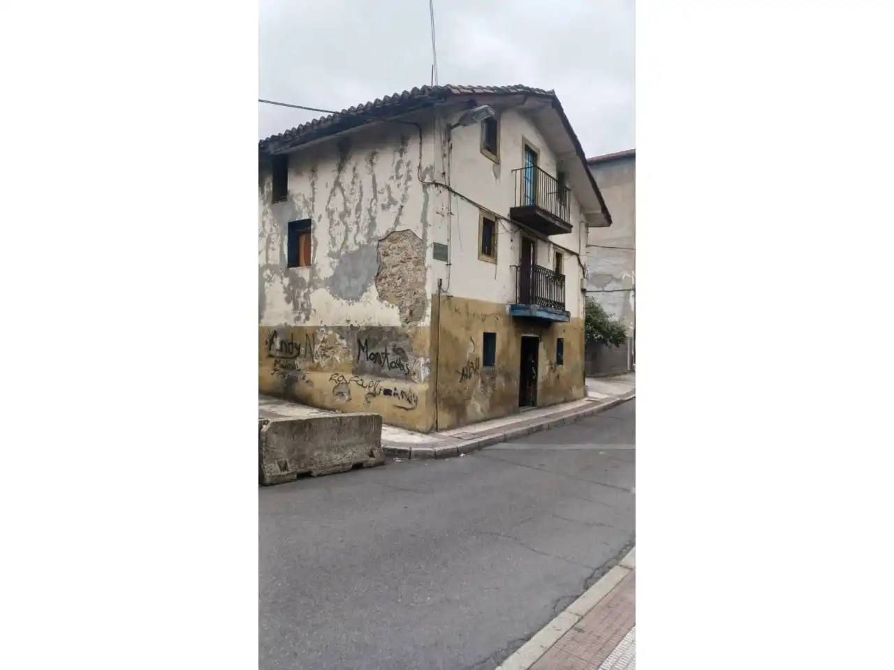 Exterior view of Flat for sale in Barakaldo   with Storage room and Balcony