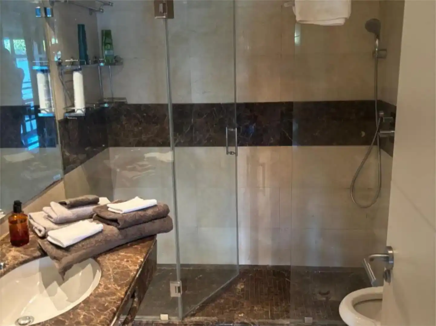 Badezimmer von Wohnung zur Miete in Marbella mit Klimaanlage, Schwimmbad und Balkon