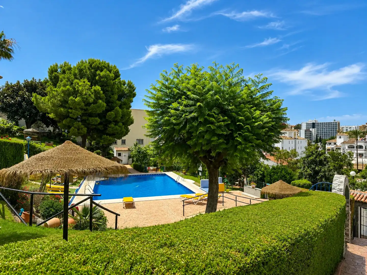 Vista exterior de Apartament en venda en Benalmádena amb Terrassa, Moblat i Piscina comunitària