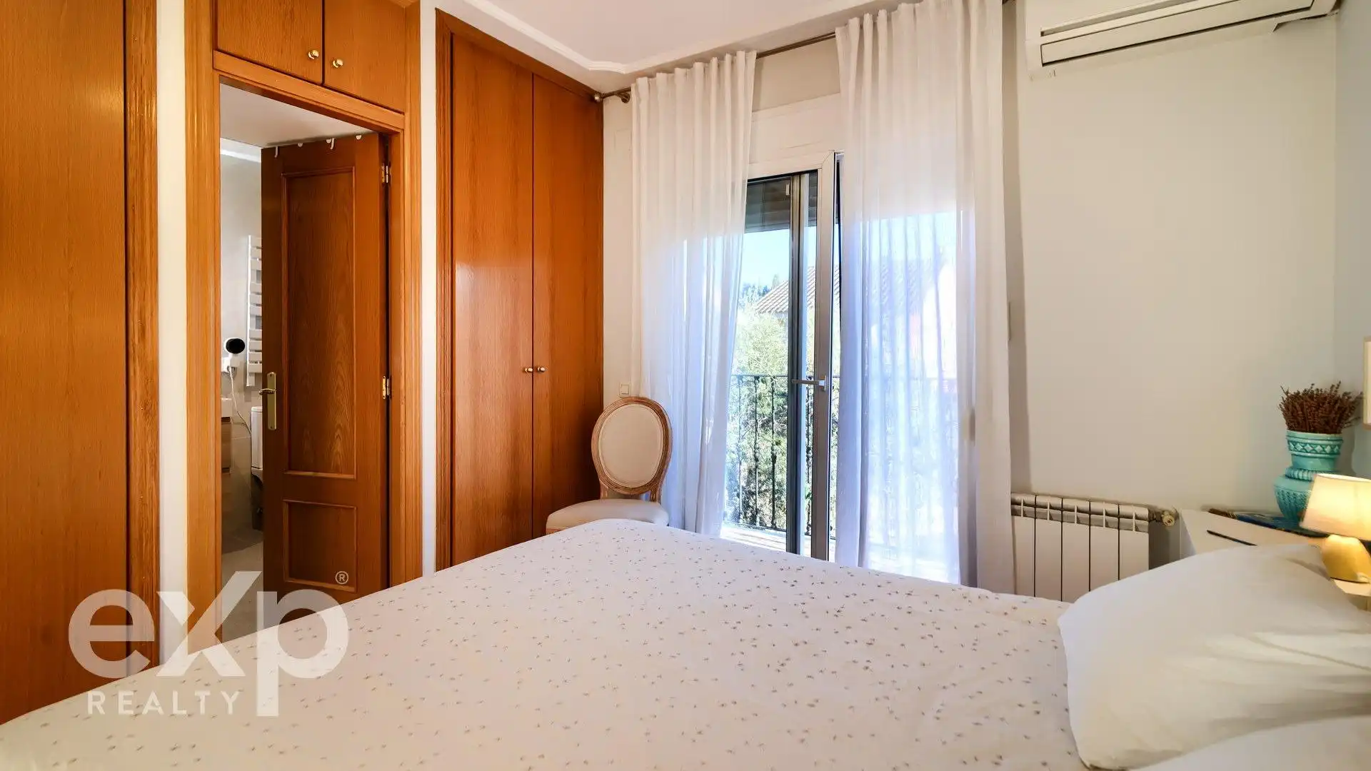 Habitación de Casa o chalet en venta en Godella con Aire acondicionado, Calefacción y Jardín privado