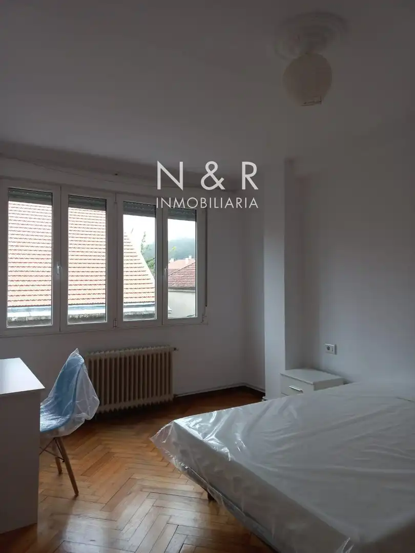 Habitación de Piso en venta en Santiago de Compostela  con Calefacción y Amueblado