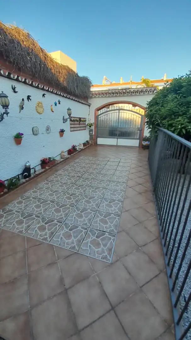 Terrassa de Casa o xalet en venda en Vélez-Málaga amb Aire condicionat, Calefacció i Jardí privat