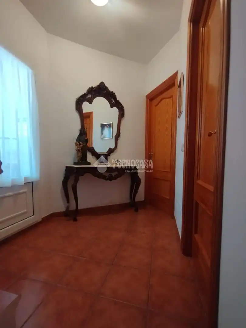 Einfamilien-Reihenhaus zum Verkauf in Málaga mit Klimaanlage, Terrasse und Balkon