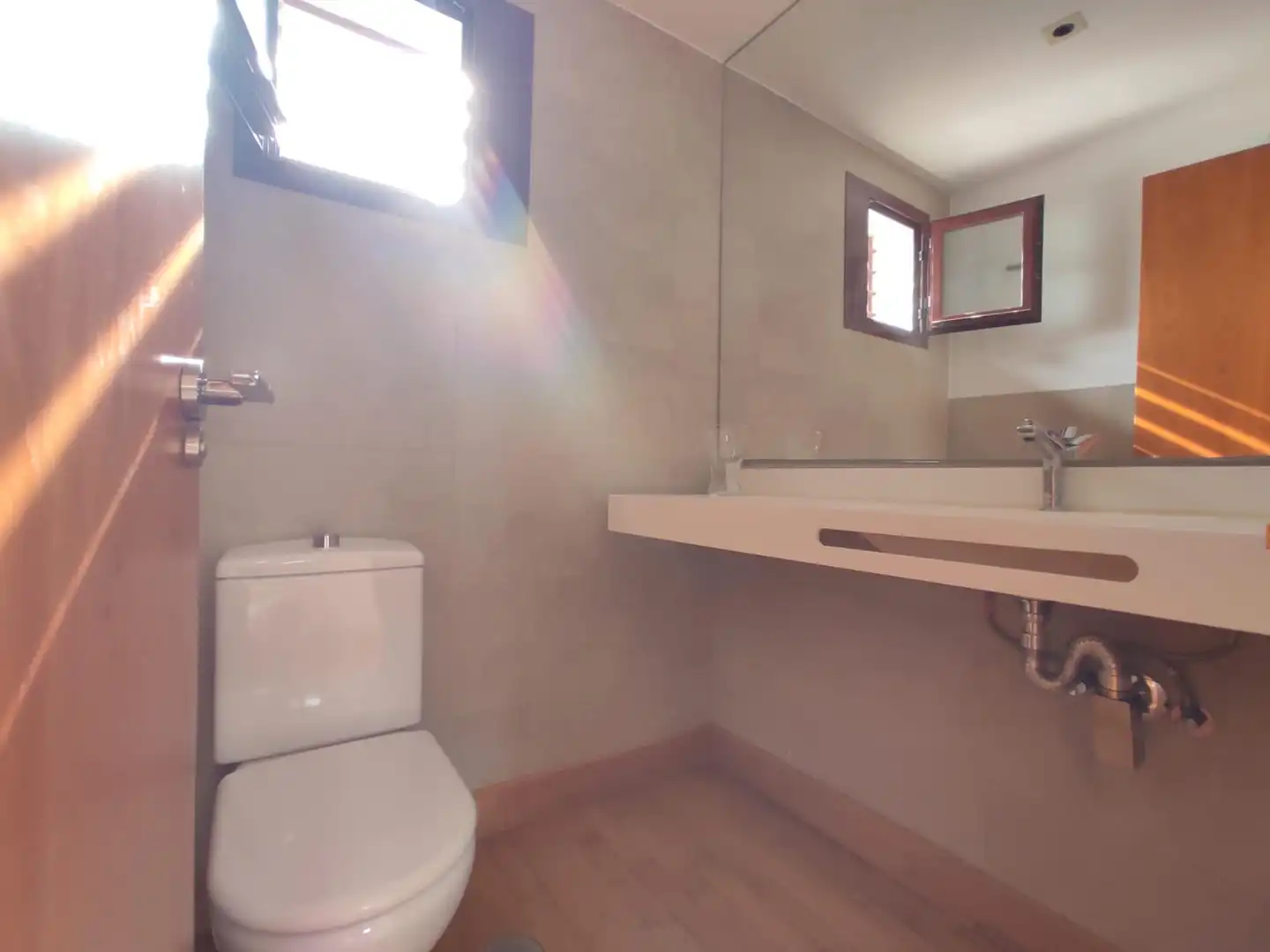 Baño de Casa o chalet de alquiler en Montequinto con Aire acondicionado, Calefacción y Jardín privado