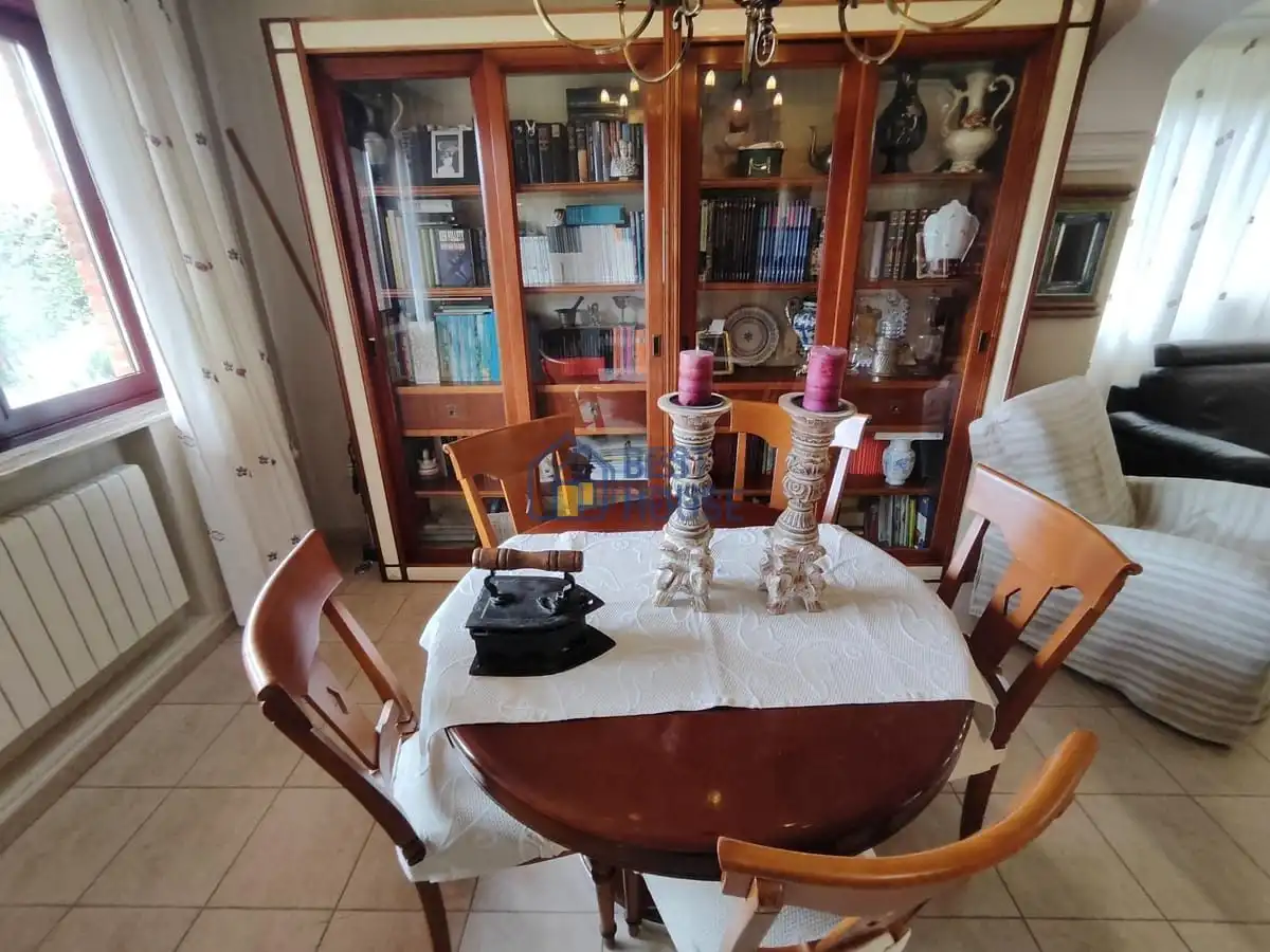 Menjador de Casa o xalet en venda en San Andrés del Rabanedo amb Calefacció, Jardí privat i Parquet