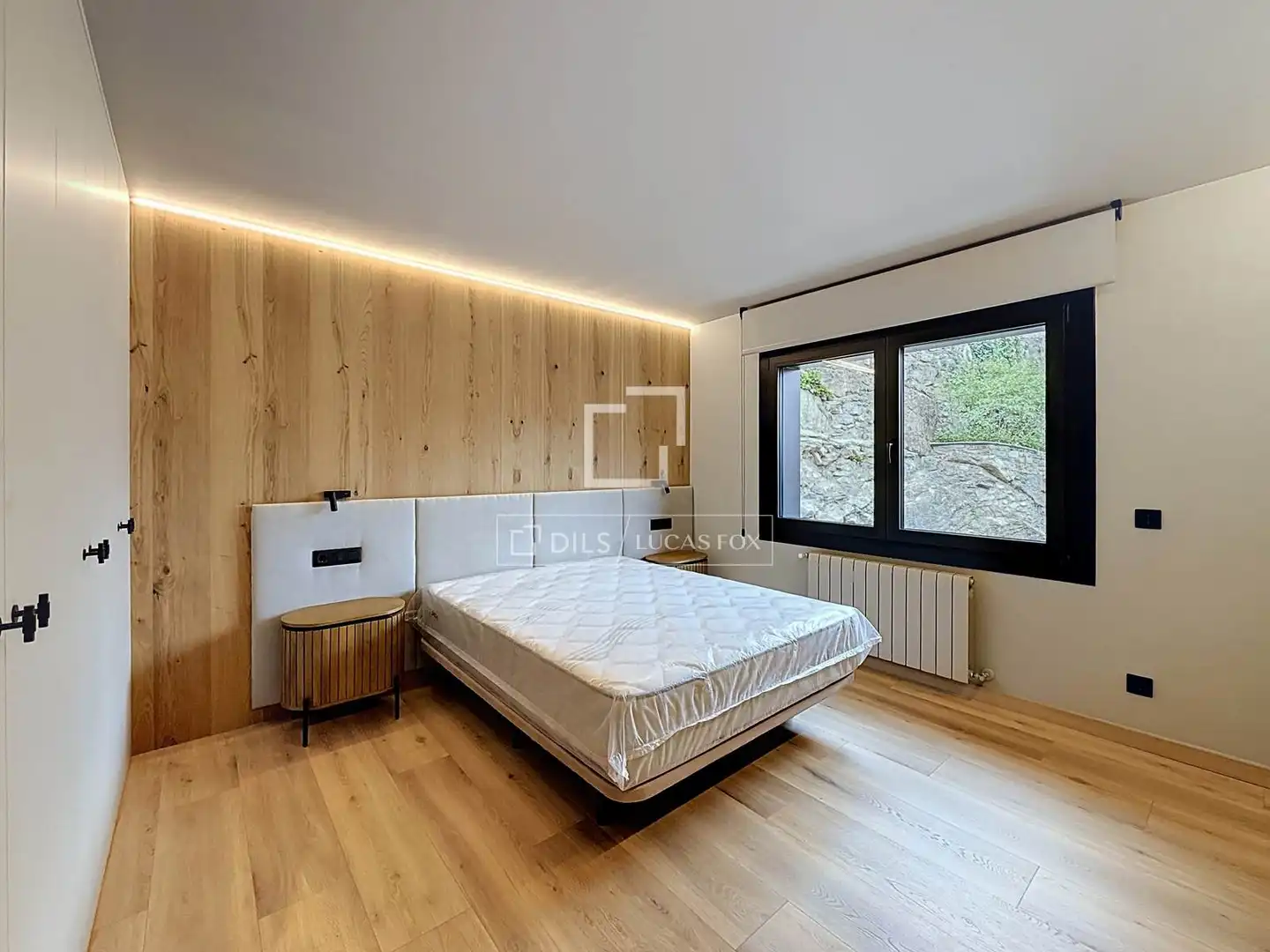 Dormitori de Casa o xalet en venda en Madrid amb Calefacció, Jardí privat i Parquet