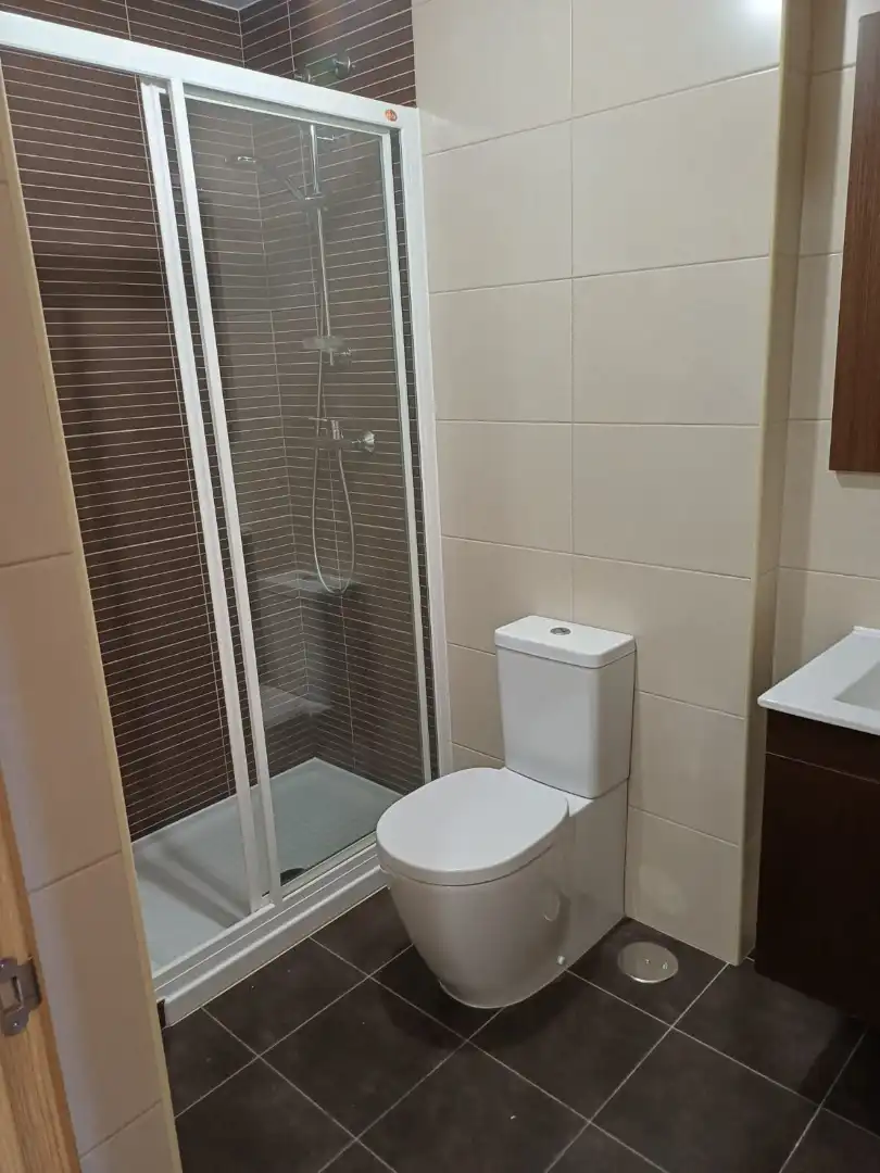 Bathroom of Flat for sale in A Coruña Capital   with Heating, Parquet flooring and Oven