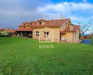 Vista exterior de Casa o xalet en venda en Llanes amb Calefacció, Jardí privat i Terrassa