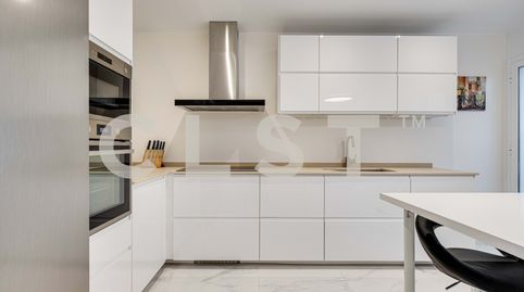 Desde CLST te presentamos este encantador ático dúplex en una finca regia en pleno corazón de Rambla Cataluña, image 3