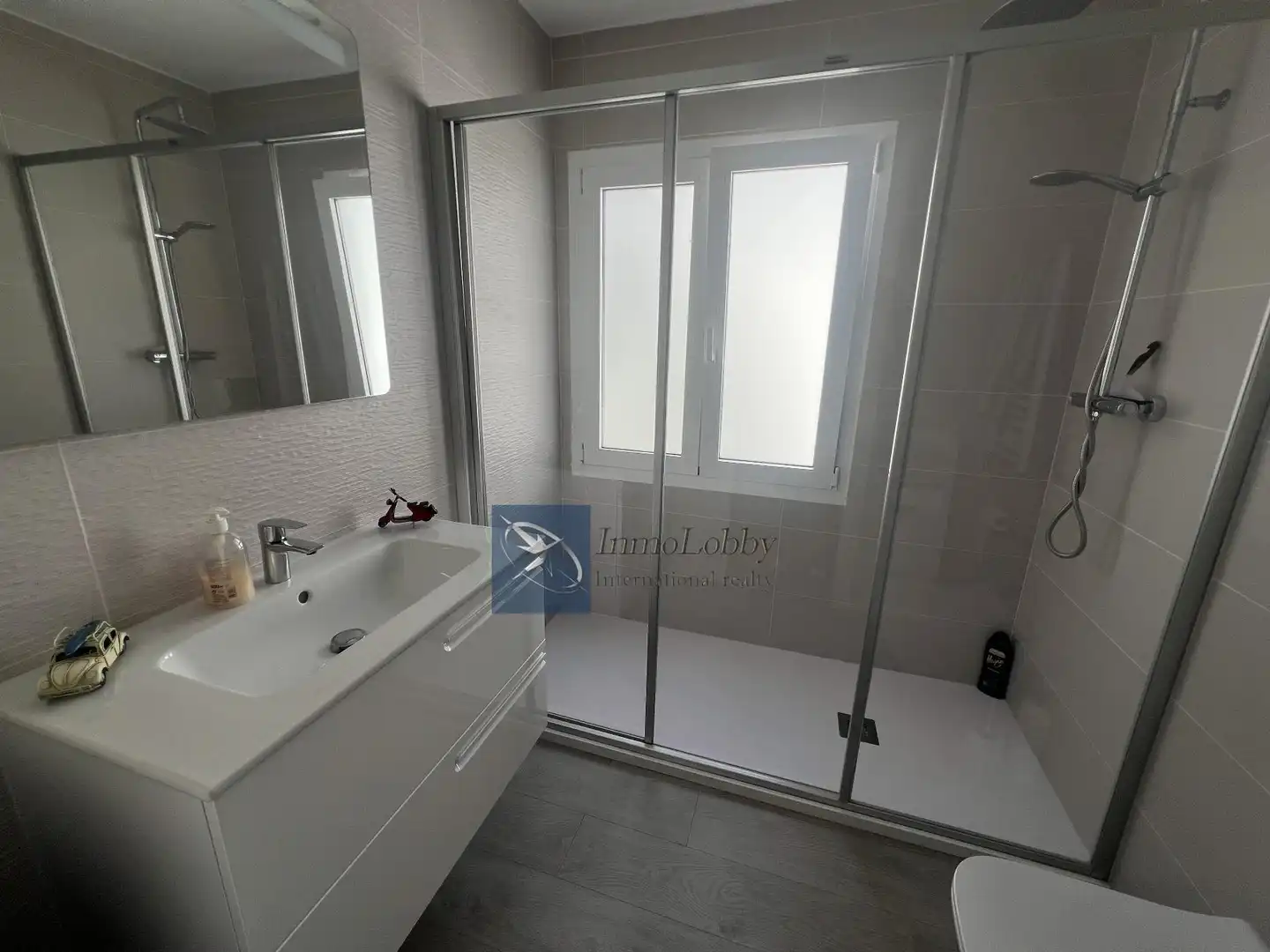 Bany de Apartament en venda en Sant Feliu de Guíxols amb Aire condicionat, Calefacció i Terrassa