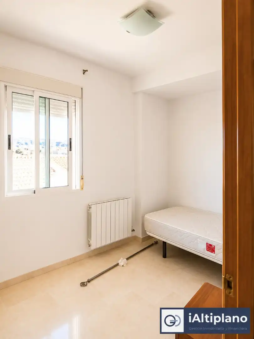 Habitación de Piso en venta en Baza con Calefacción y Amueblado