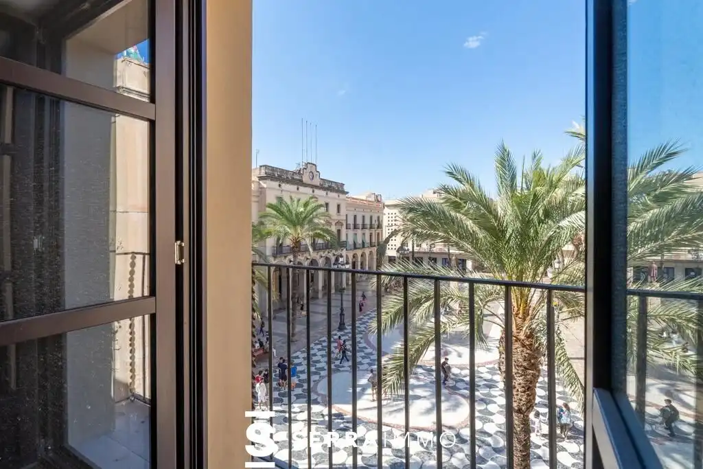 Habitación de Ático en venta en Vilanova i la Geltrú con Aire acondicionado, Terraza y Balcón