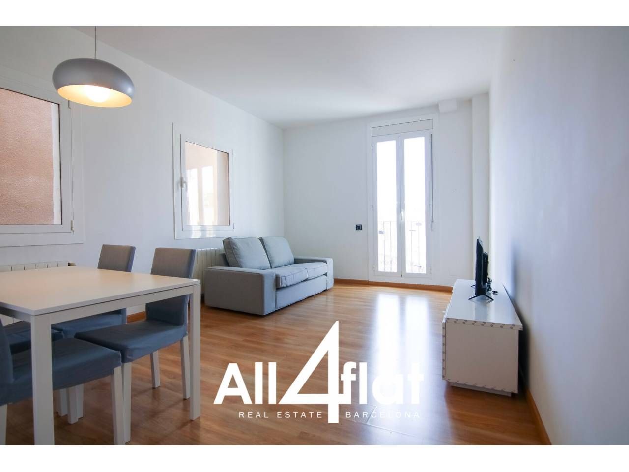 Living room of Flat to rent in  Barcelona Capital  with Air Conditioner, Heating and Parquet flooring