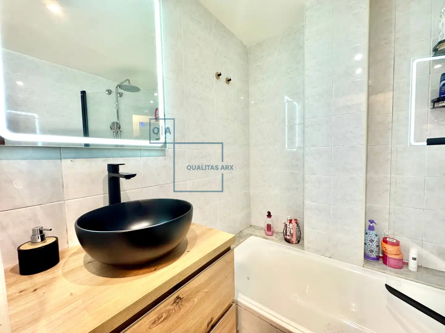 Baño de Piso en venta en Terrassa con Aire acondicionado, Calefacción y Amueblado