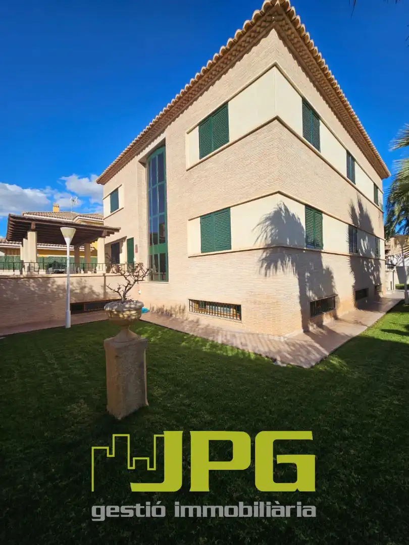 Vista exterior de Casa o xalet en venda en Mutxamel amb Aire condicionat, Calefacció i Jardí privat