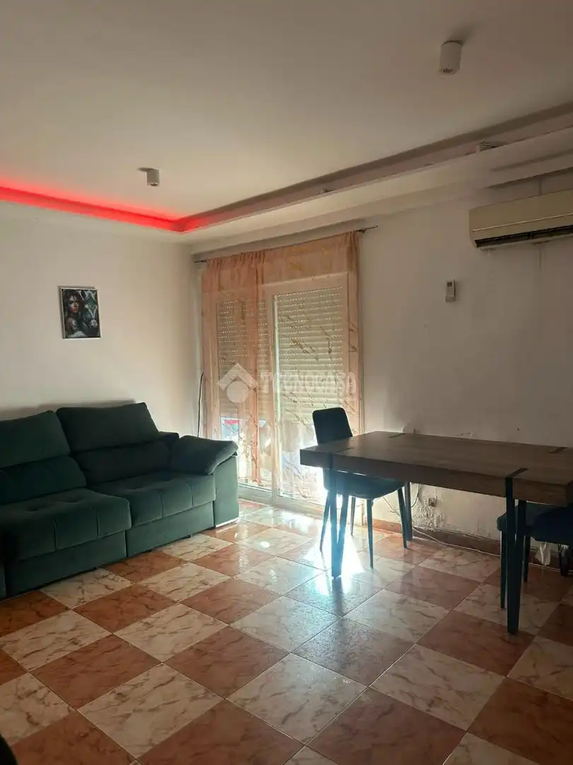 Sala d'estar de Pis en venda en Sevilla amb Aire condicionat, Terrassa i Moblat