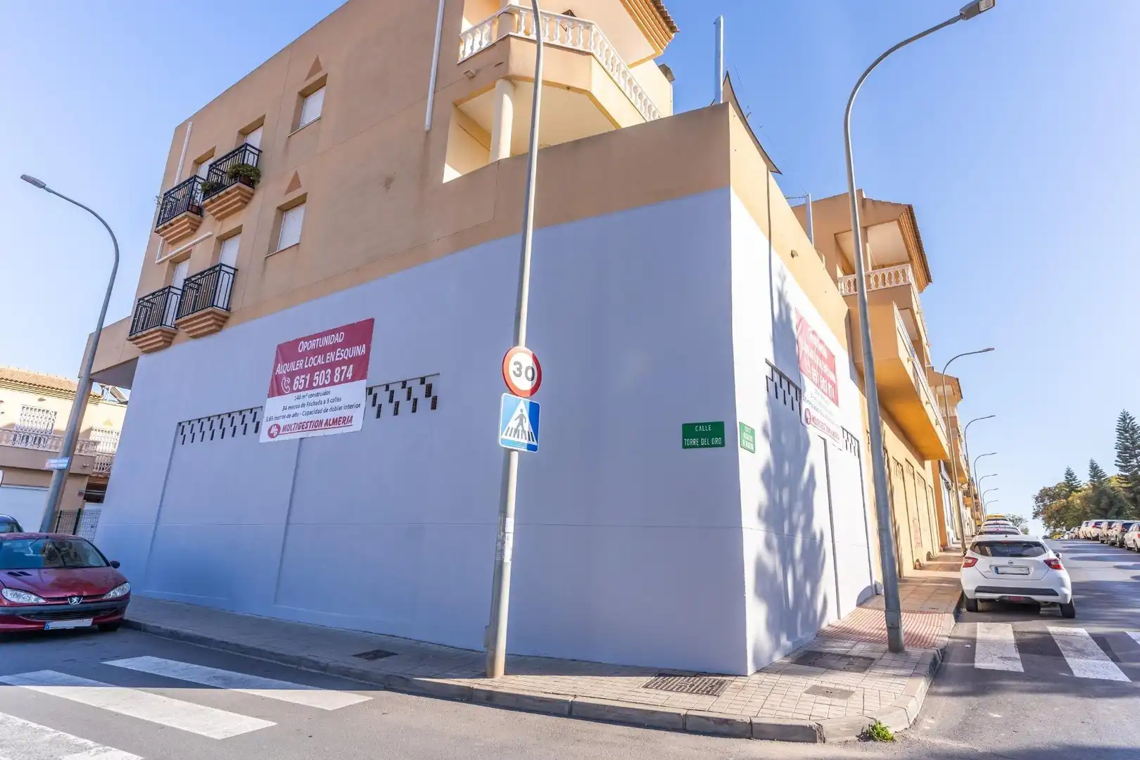 Vista exterior de Local de alquiler en Huércal de Almería