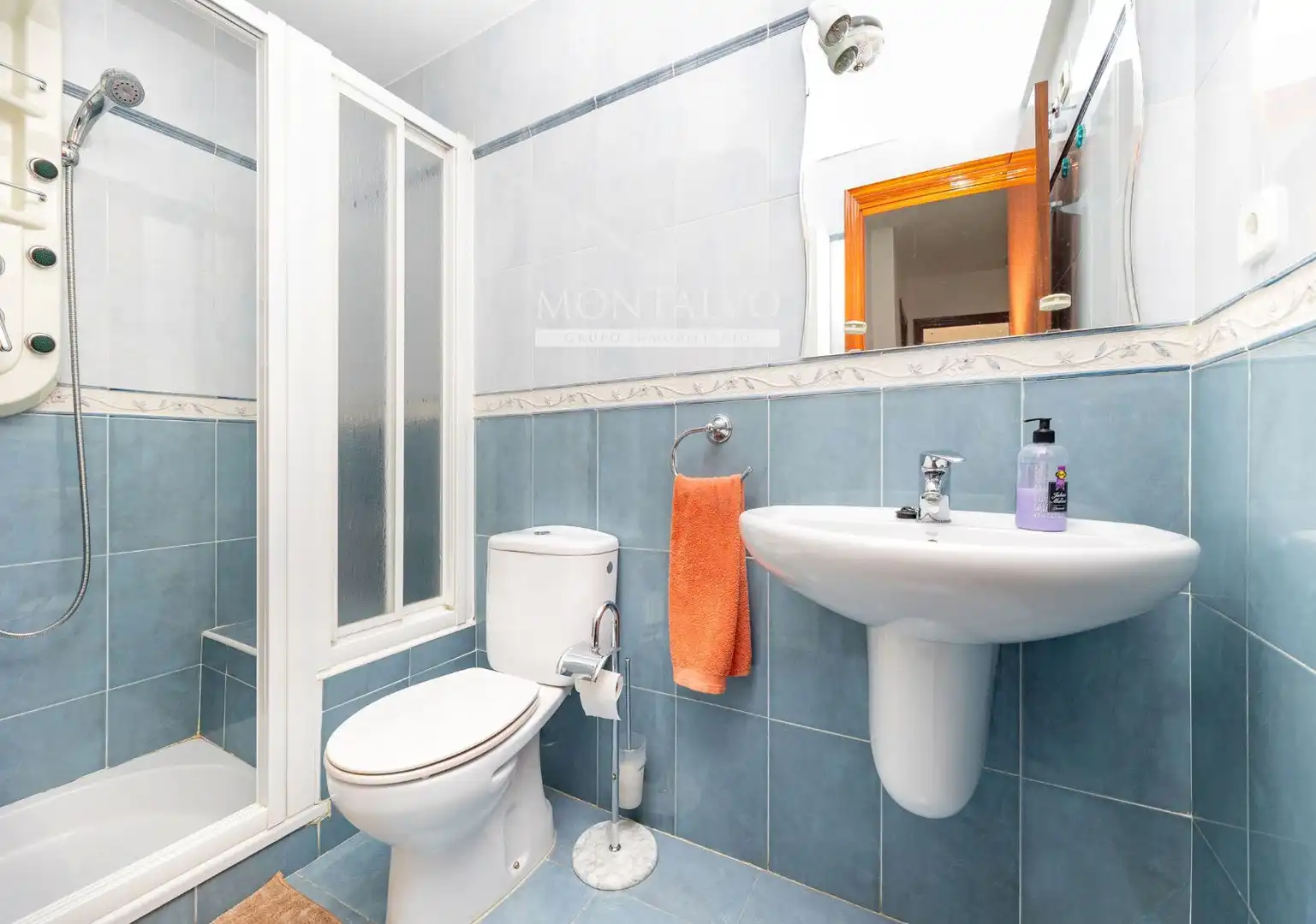 Bathroom of Flat for rent in Granada  with Terrace and Furnished