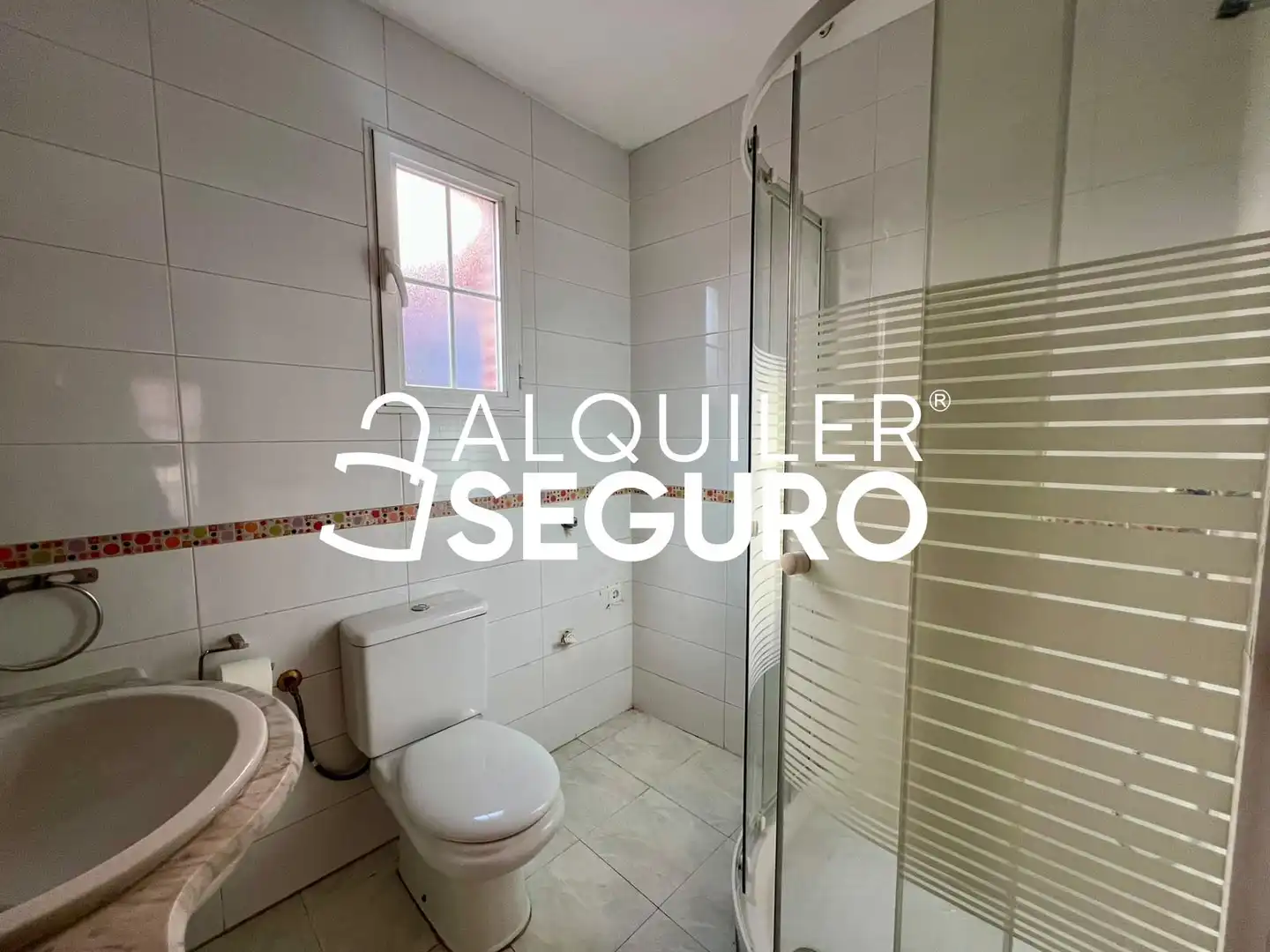 Bathroom of Houses for rent in Paracuellos de Jarama  with Air Conditioner, Heating and Terrace