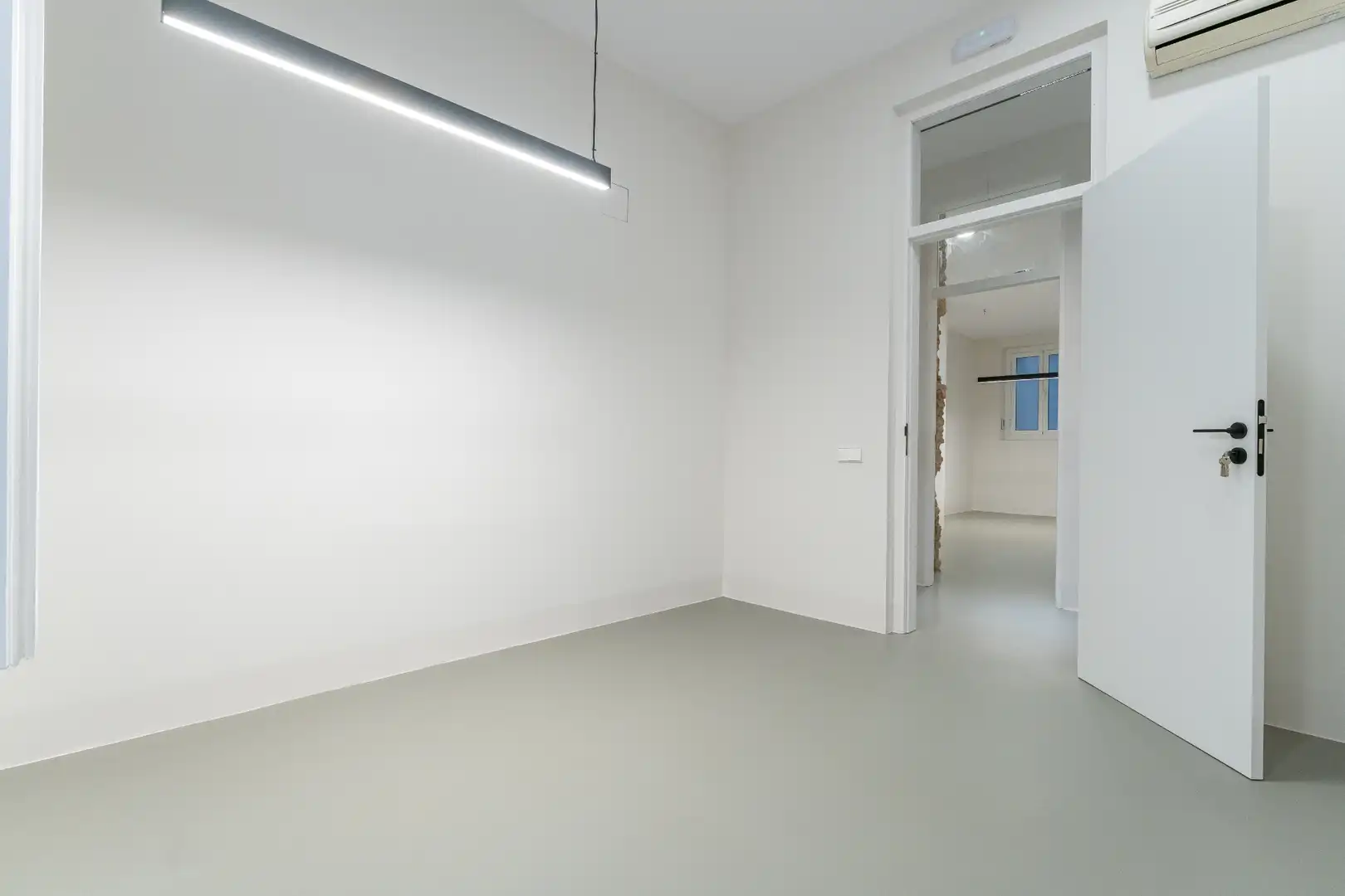 Büro zur Miete in Reus mit Klimaanlage, Heizung und Balkon