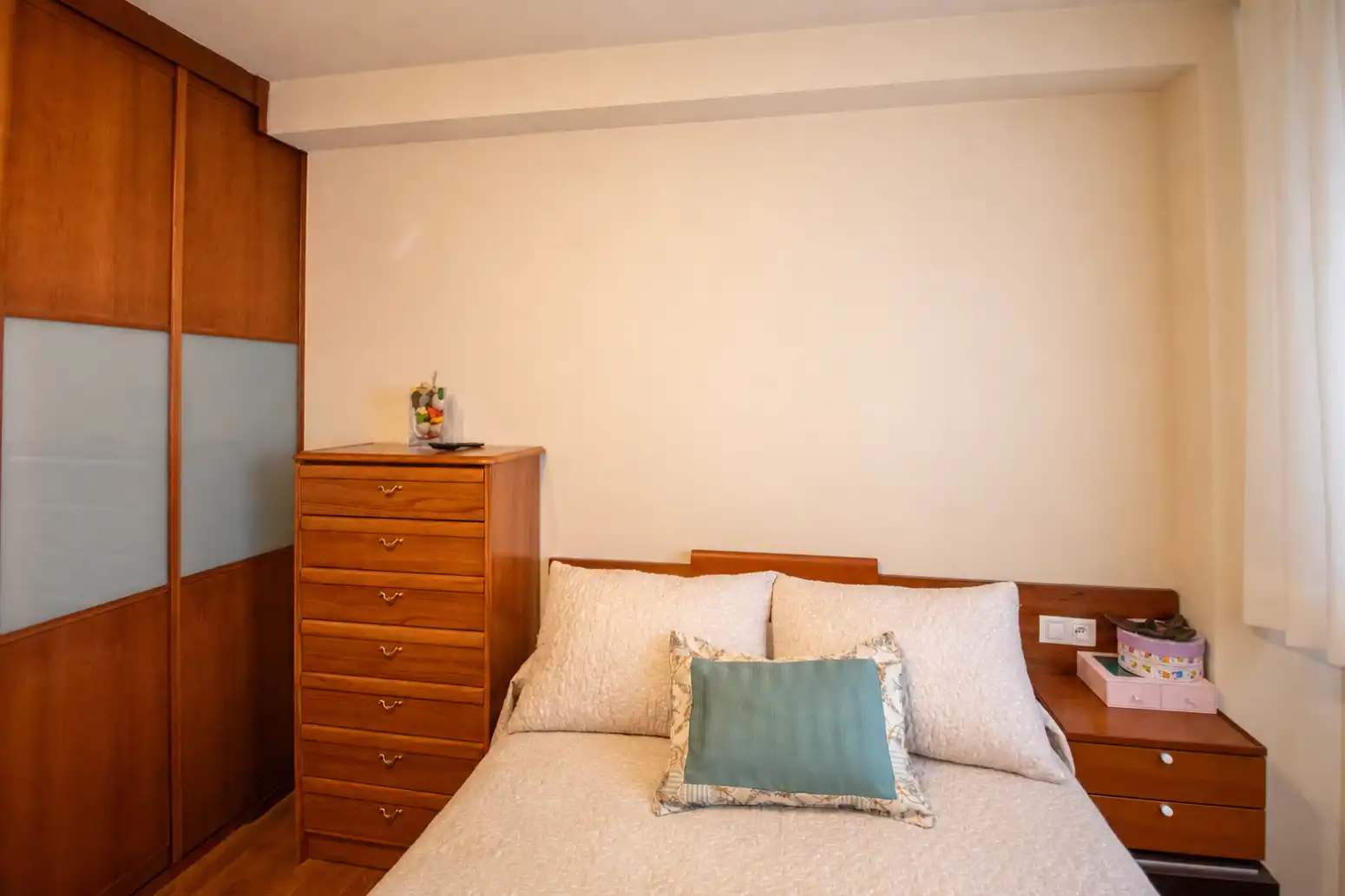 Habitación de Piso en venta en Ribadesella con Calefacción, Parquet y Trastero