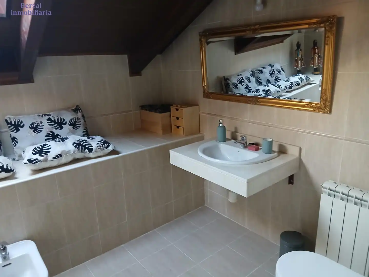 Bathroom of Duplexes for sale in Sojuela  with Heating, Private garden and Terrace