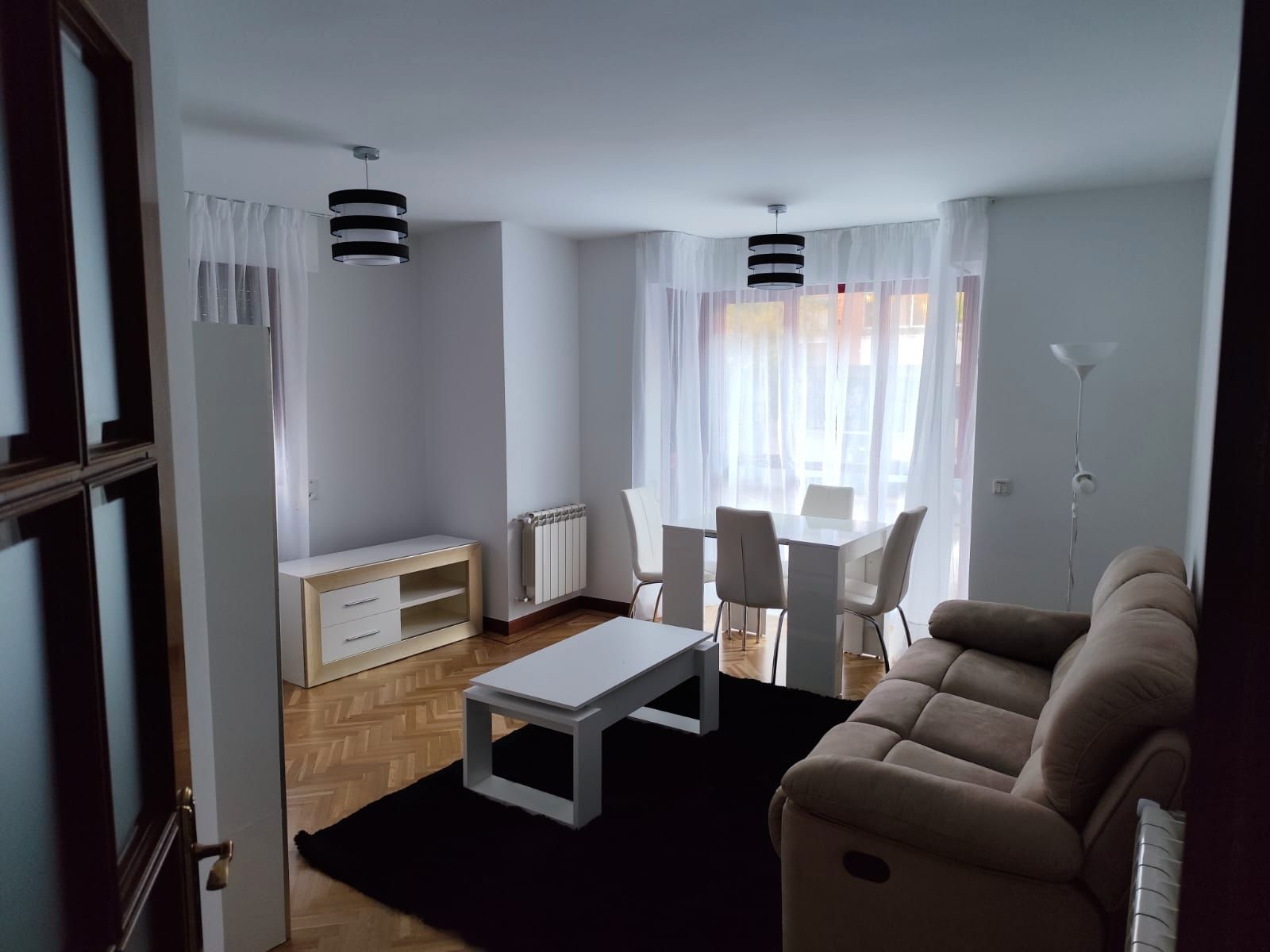 Sala d'estar de Pis de lloguer en  Madrid Capital amb Aire condicionat, Calefacció i Jardí privat